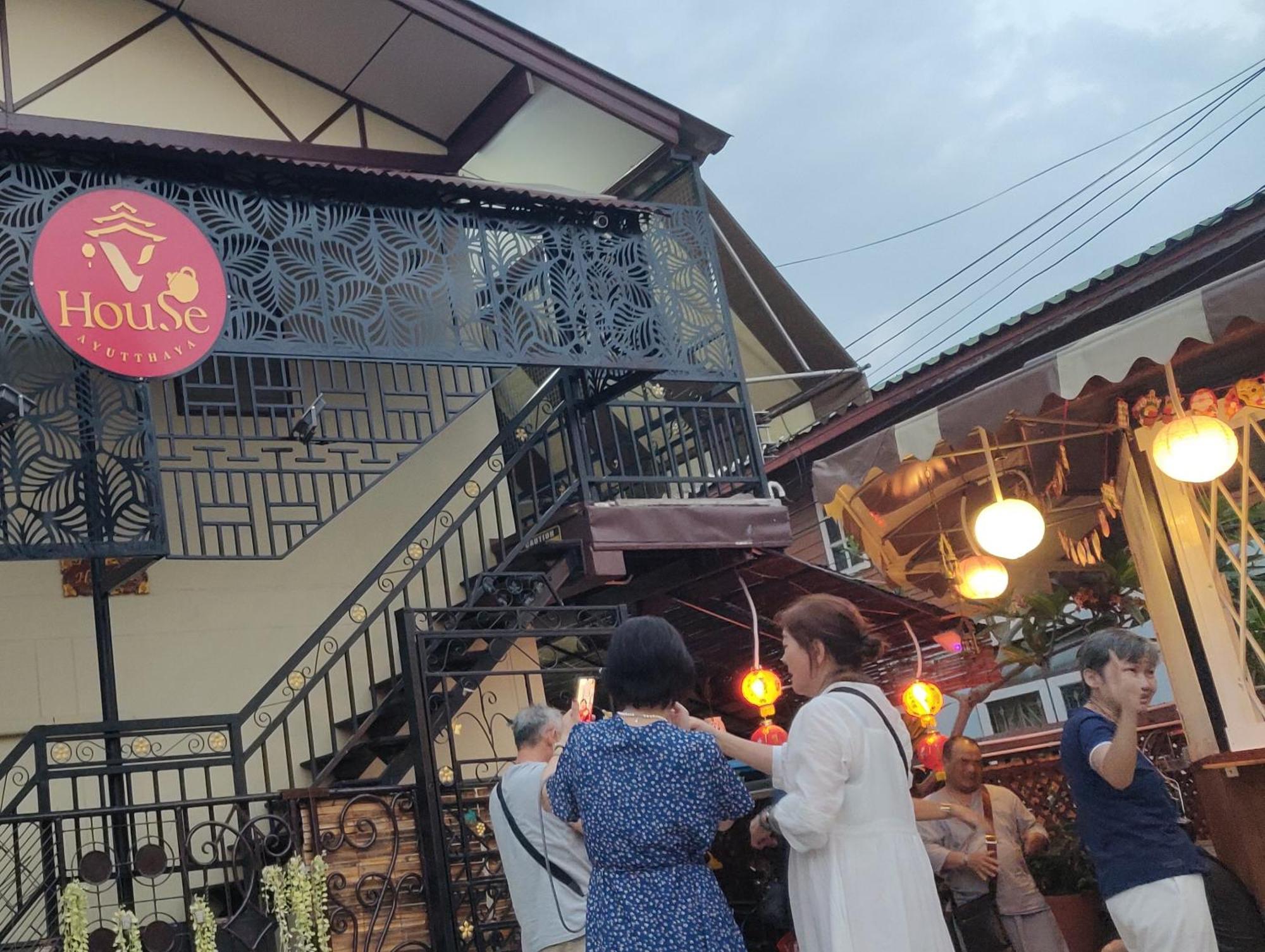 V House Hotel Phra Nakhon Si Ayutthaya Exterior foto