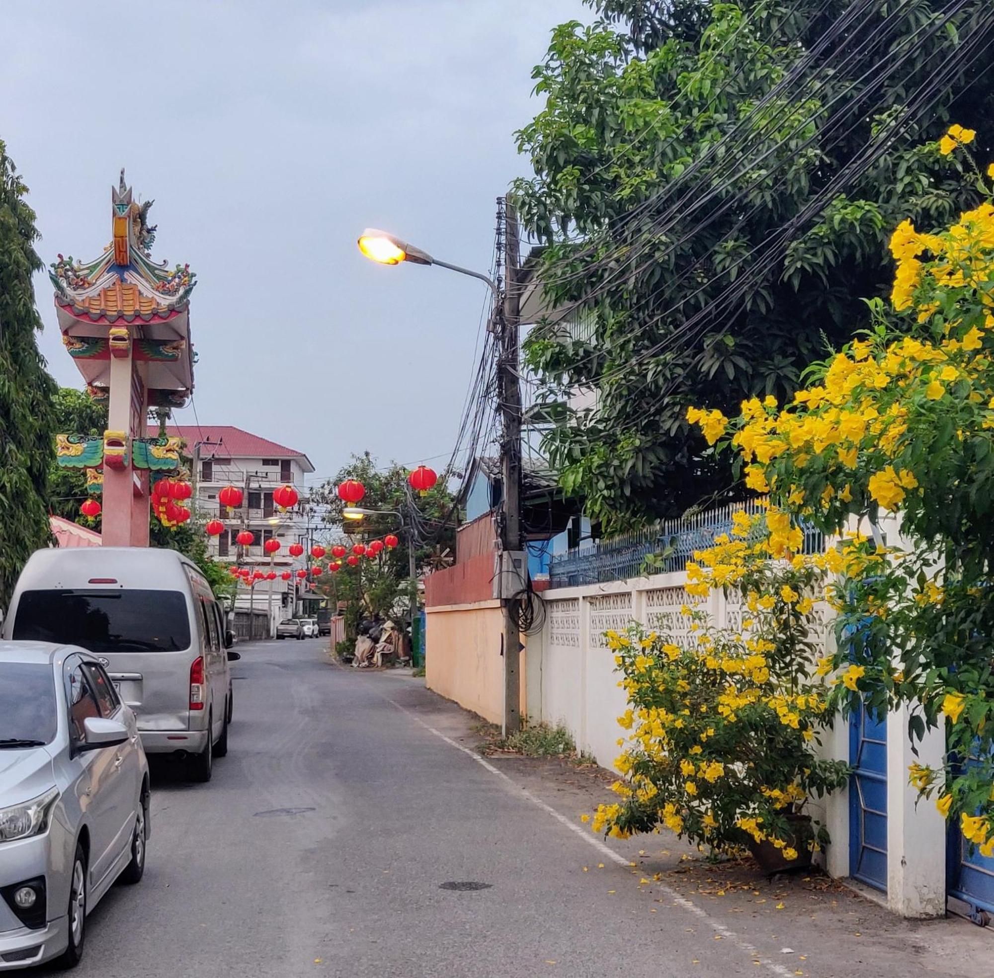 V House Hotel Phra Nakhon Si Ayutthaya Exterior foto